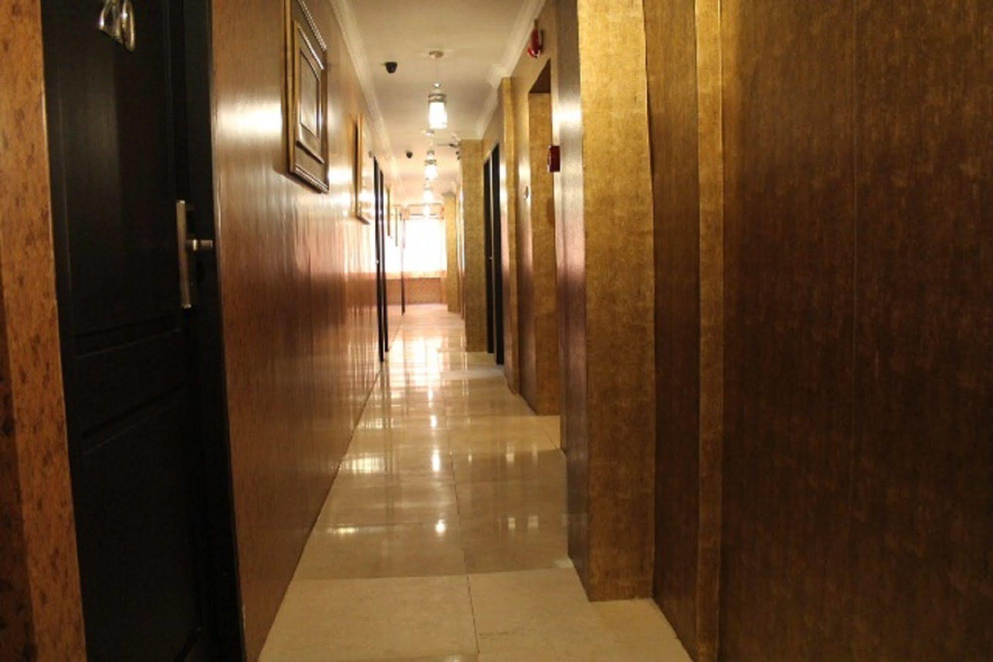 Twins Hotel Jakarta Eksteriør billede